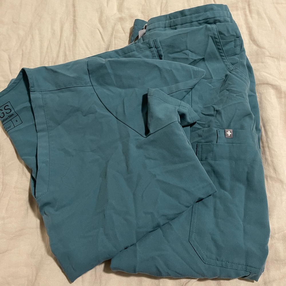 Figs Scrubs Women’s Hydrogreen Casma top and Yola petite pants